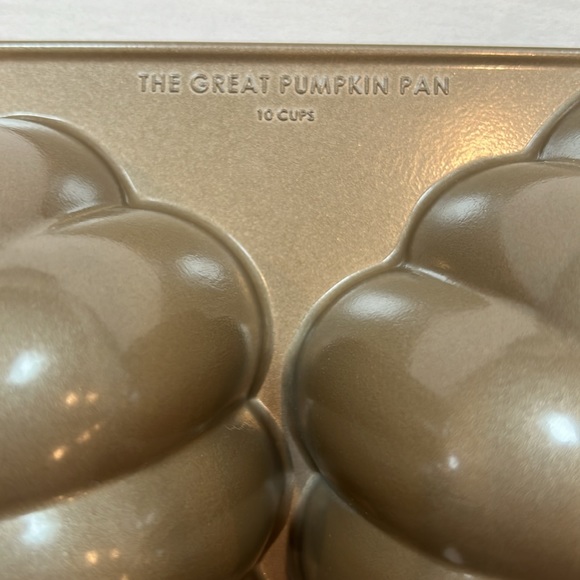 Pumpkin Cake pan. - Picture 3 of 7